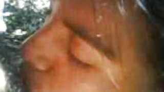 భారీ పుచ్చకాయలతో యువ ముదురు జుట్టు అందం డ్రిల్లింగ్ తెలుగు సెక్స్ మూవీ కం అవుతుంది